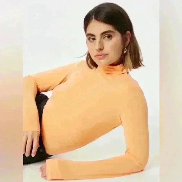 Calvin Klein Soft Turtle Neck Long Sleeve Size Medium - Picture 2 of 5